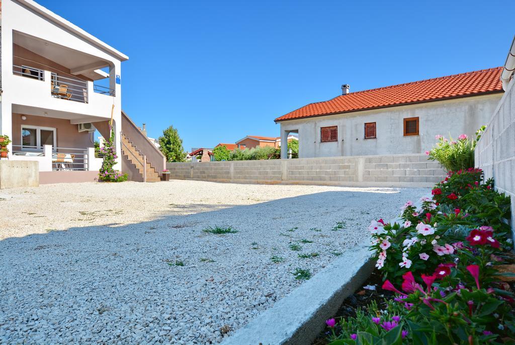 Apartment Marijana Vir Exterior photo