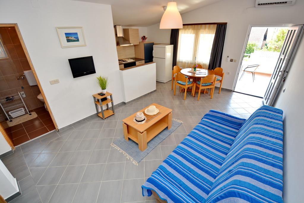 Apartment Marijana Vir Exterior photo