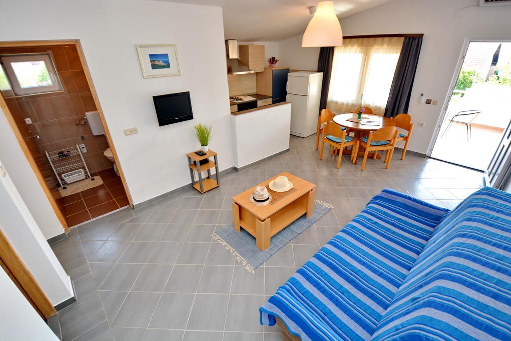 Apartment Marijana Vir Exterior photo