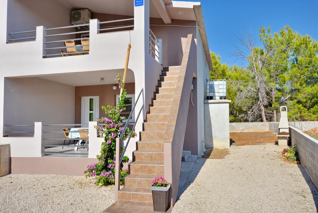 Apartment Marijana Vir Exterior photo