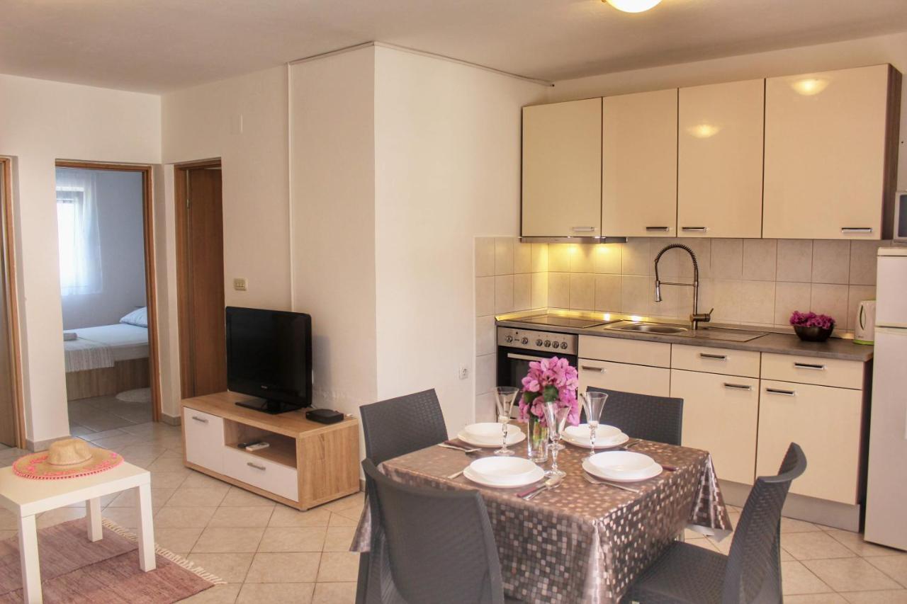 Apartment Marijana Vir Exterior photo